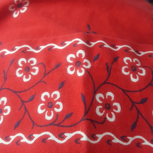 Real Comfort💙 Red and White Floral Capri Pants - Picture 3 of 5